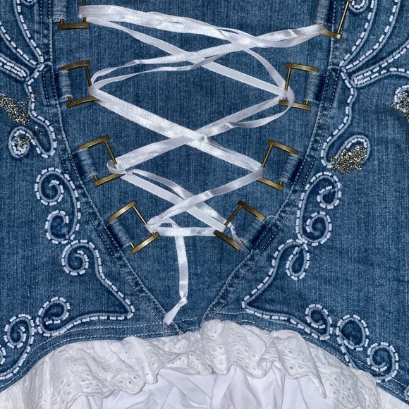 Vintage MARILU denim skirt with white ruffle rim and ribbon tie. - Picture 4 of 4